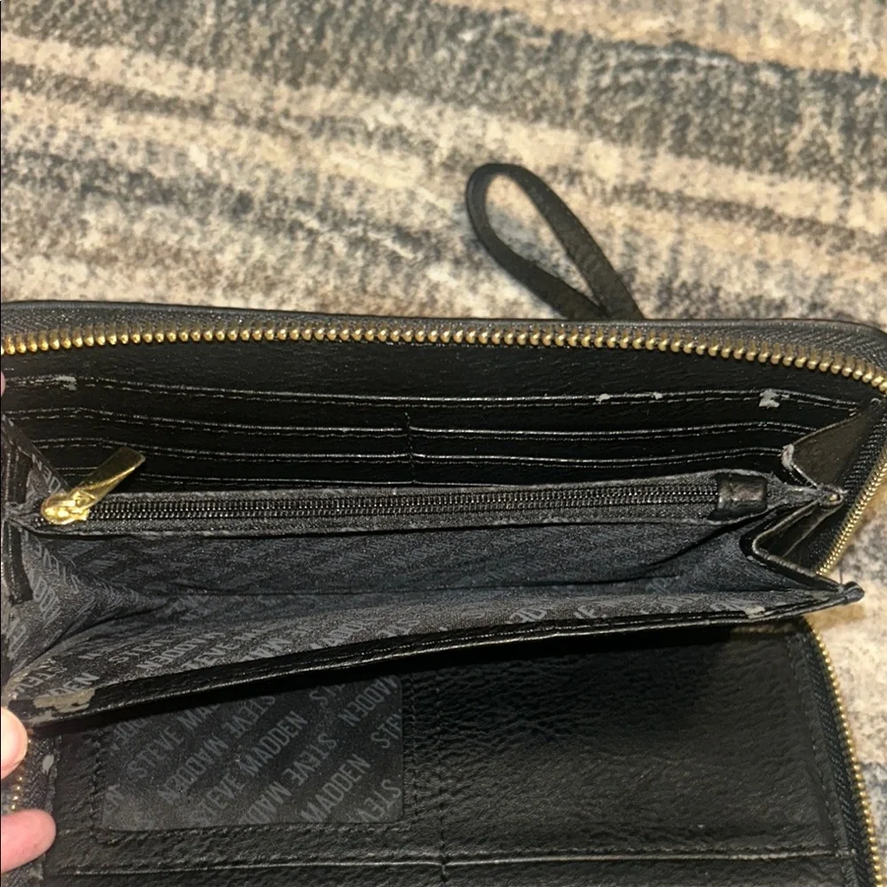 Steve Madden Black and White Wristlet